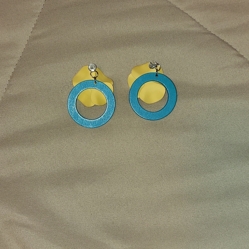💐Springtime Flower Earrings - Picture 2 of 2